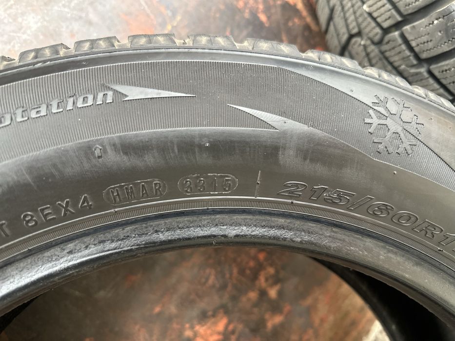 Комплект зимней резины Roadstone 215/60/17