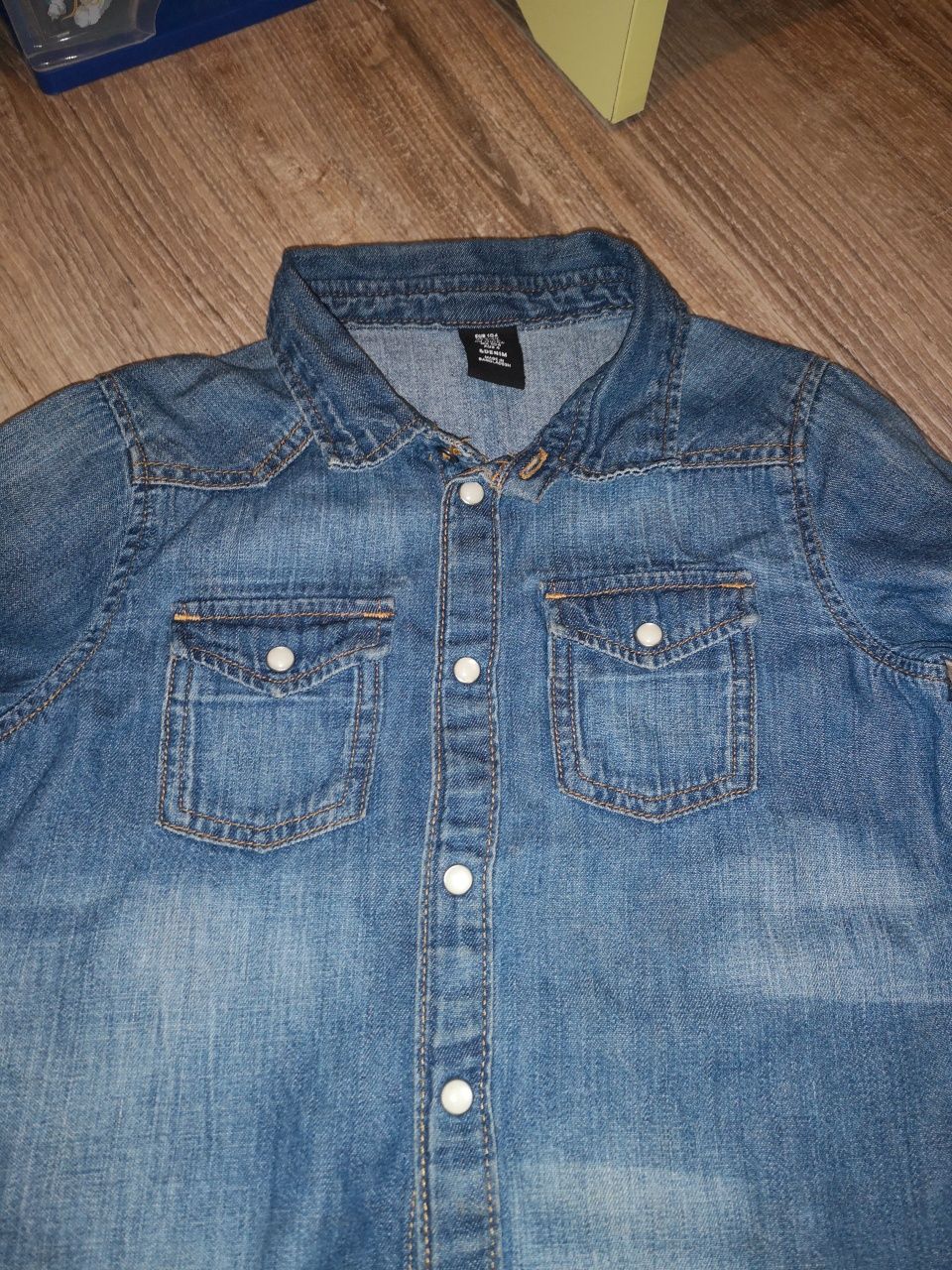 Leggi Zara i koszula H&M