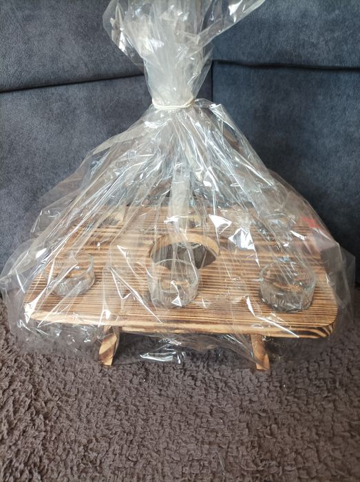 Stojak dębowy na alkohol, stolik na kieliszki