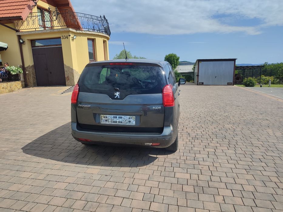 Samochód osobowy Peugeot 5008