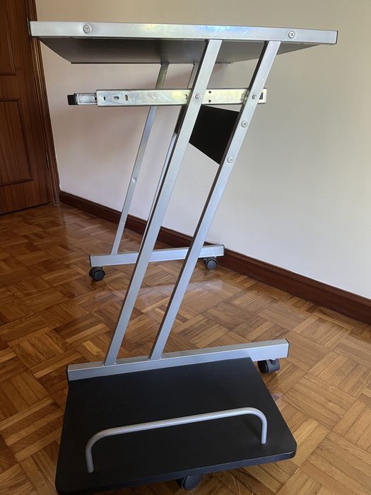 Secretaria c/ apoio para pc
