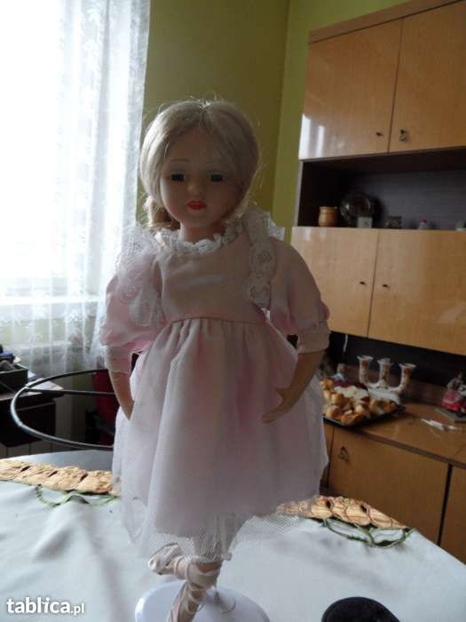 Mam do sprzedania lalkę porcelanową w bardzo dobrym stanie