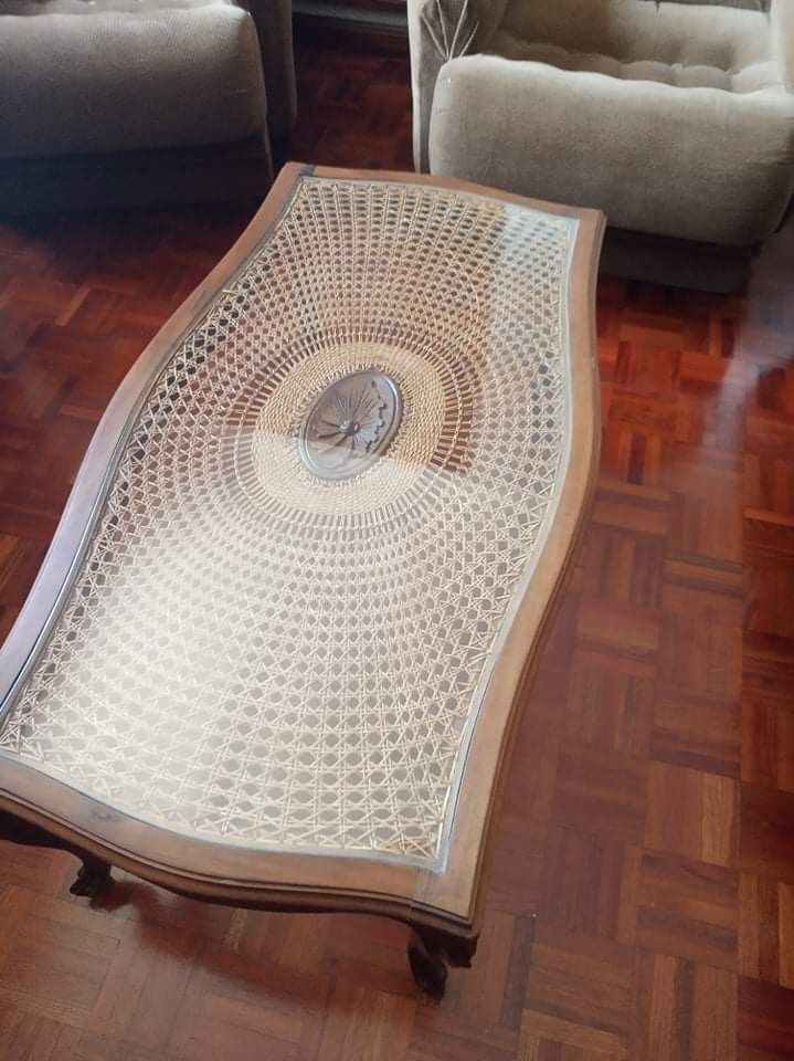 Mesa baixa de apoio