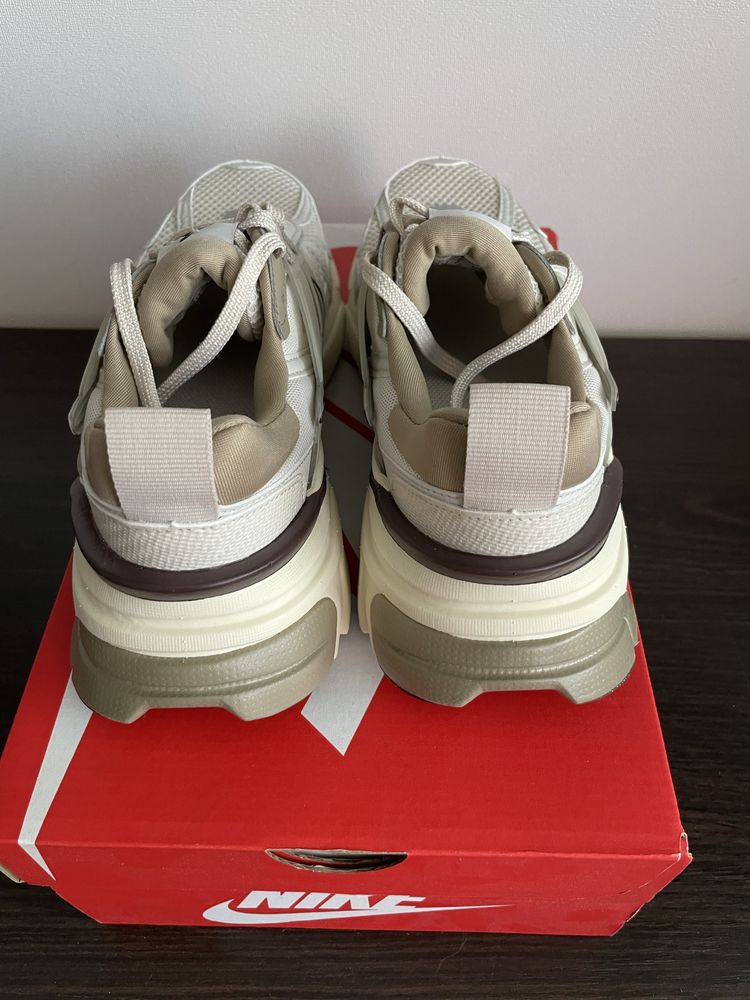Продам нові оригінальні Nike V2K RUN Light Orewood Brown