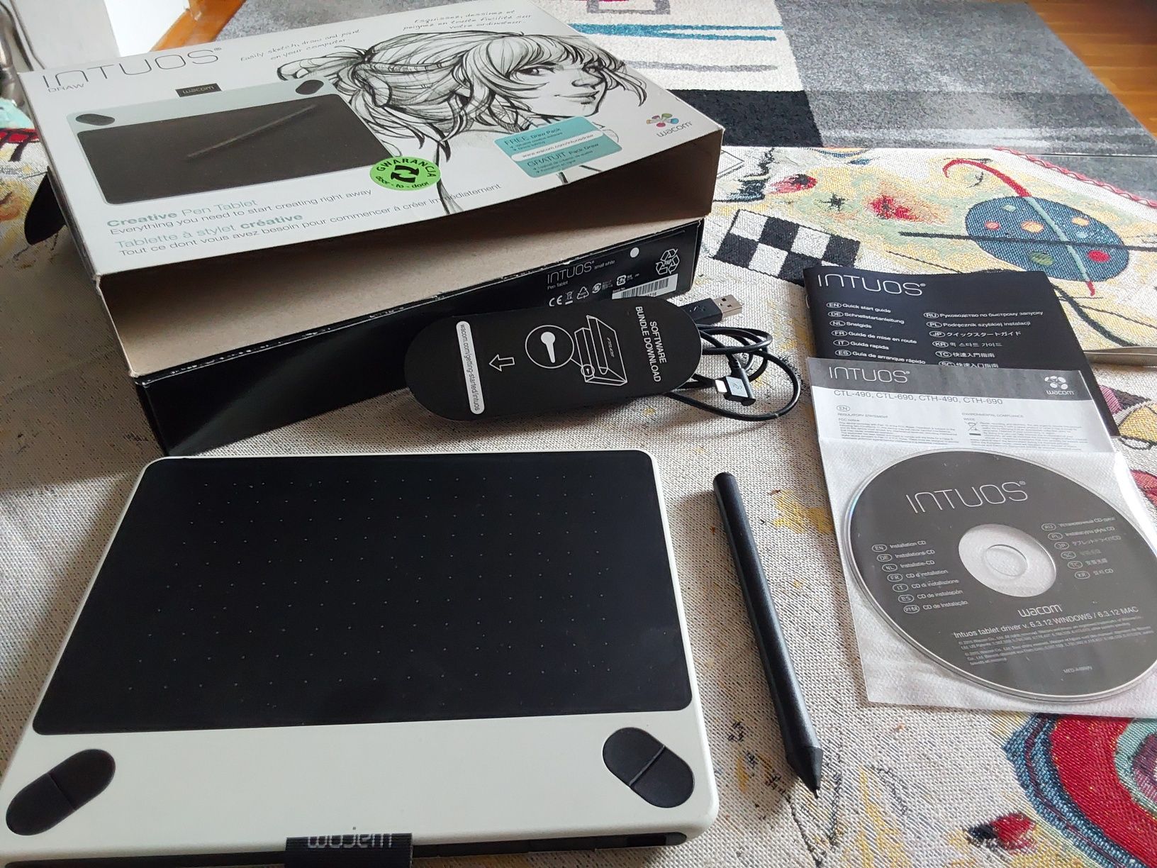 Tablet graficzny Wacom Intuos Draw i kreatywny długopis CTL-490 W0-BX