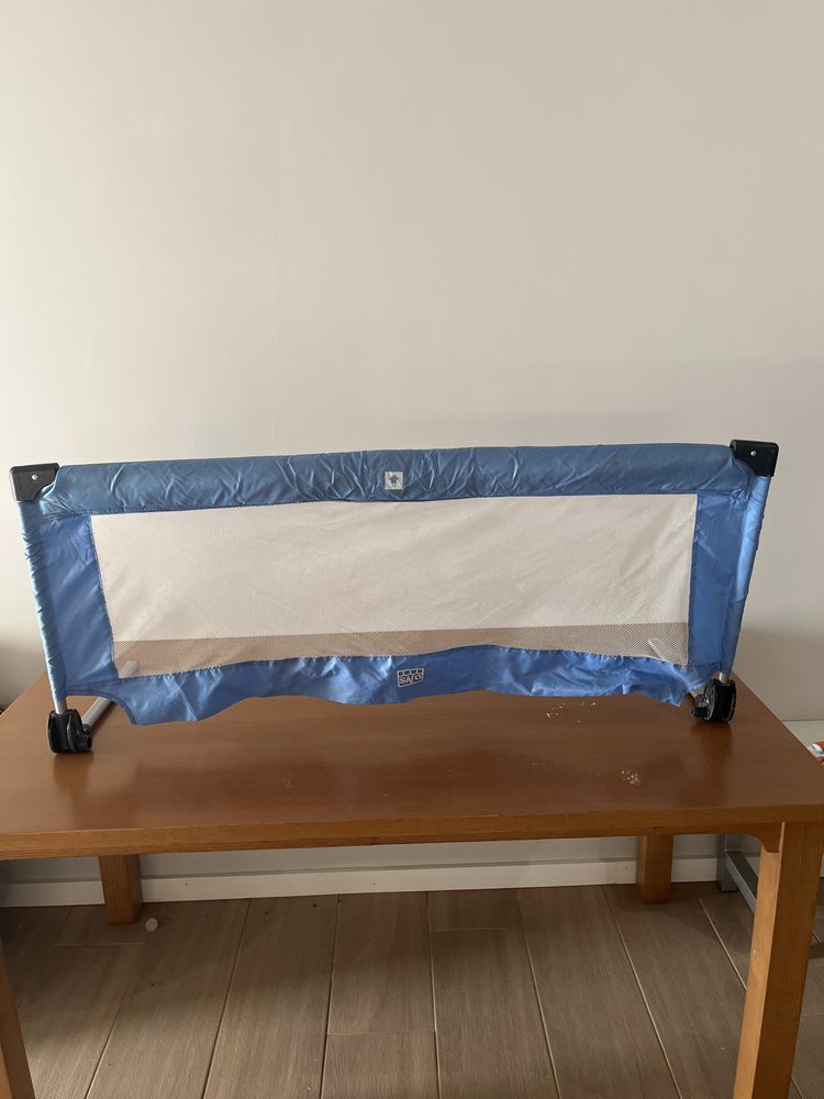 Grade de protecão para cama de bebé