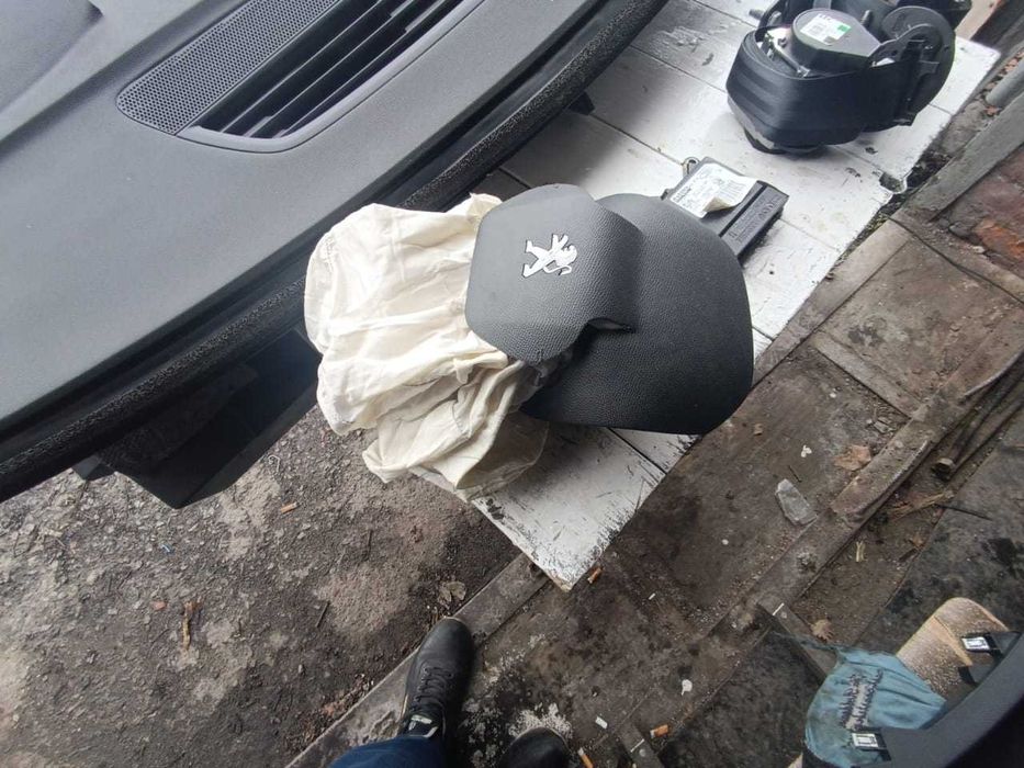 Торпедо  Peugeot 308 T9