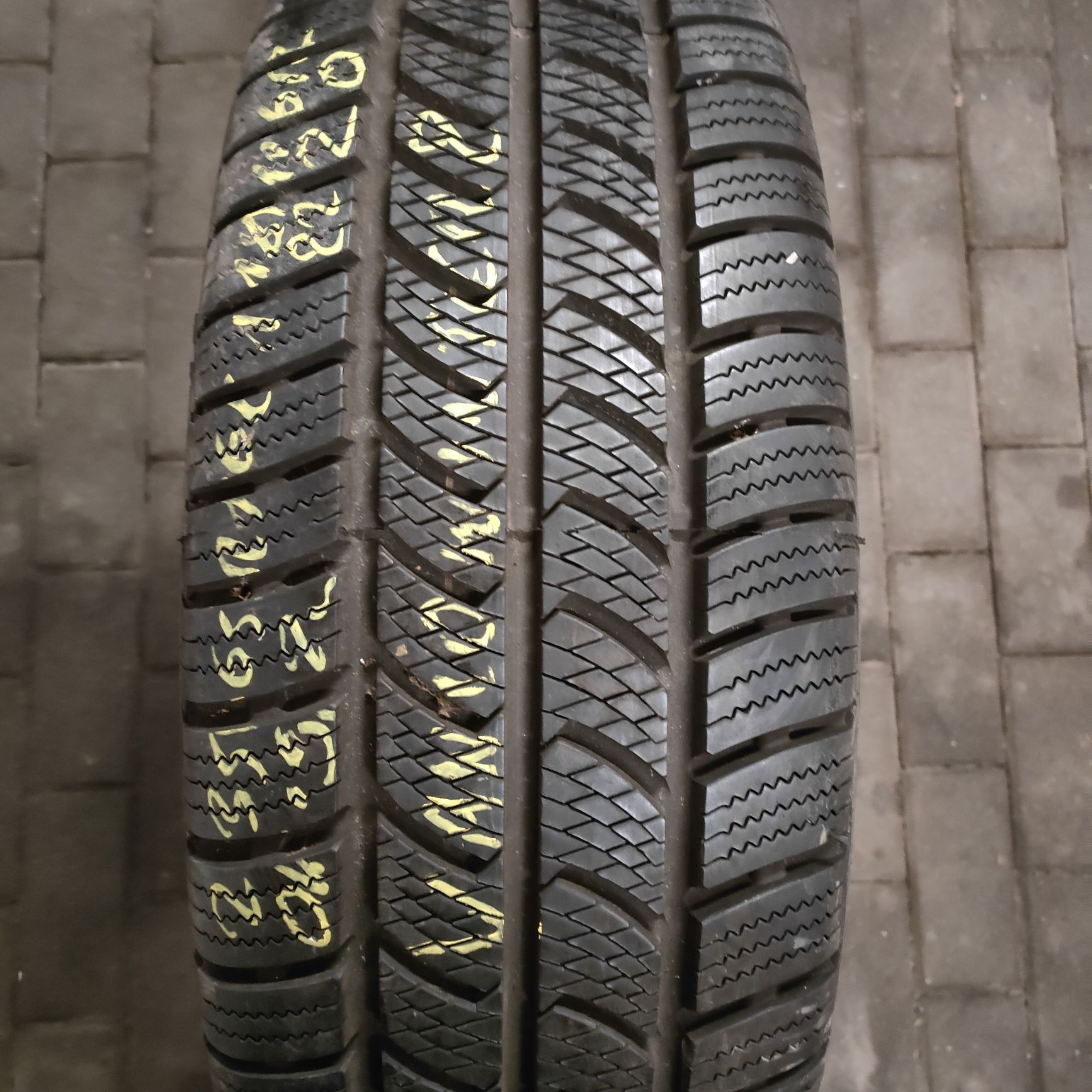 1x Continental Vanco Winter 2 235/65R16C  121/116R 1 sztuka zimowa