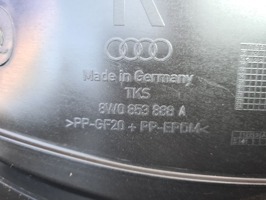 NADKOLE prawe przednie kompletne AUDI A4 B9 8W prawy przód OEM