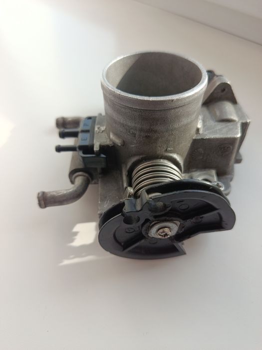 Продам дросельну заслінку