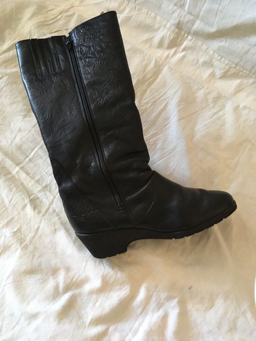 Чоботи зимні шкіряні колір чорні розмір38
