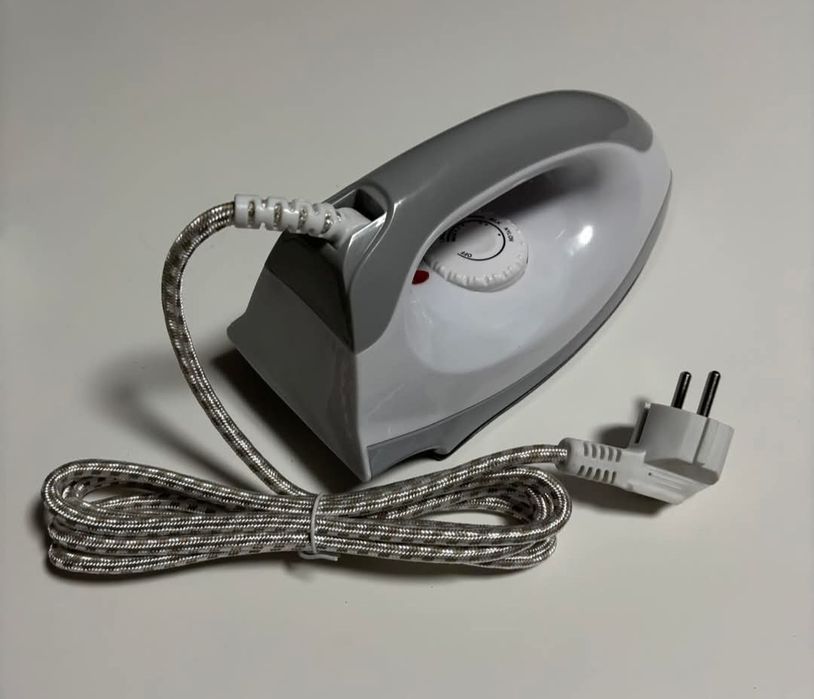 Mini żelazko turystyczne 1200 W.