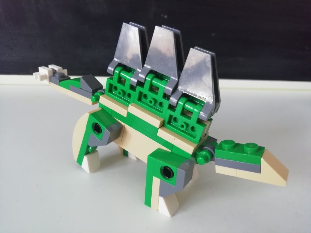 Lego jurassic, stegozaur, dino