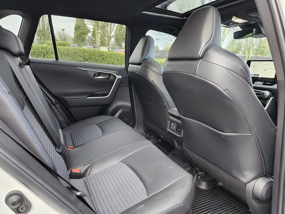 Toyota RAV4      2023