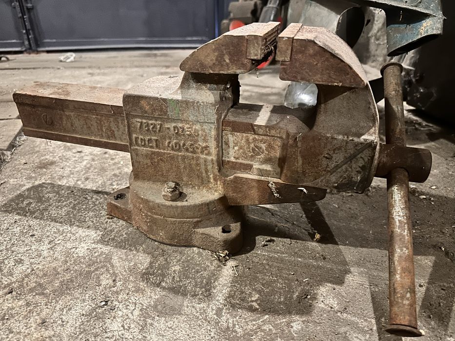 Продам тиски ссср