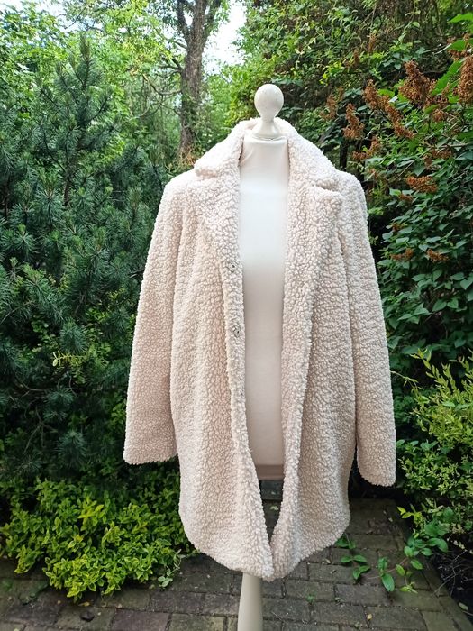 Beżowe kremowe futerko damskie 40 L Pieces puchate