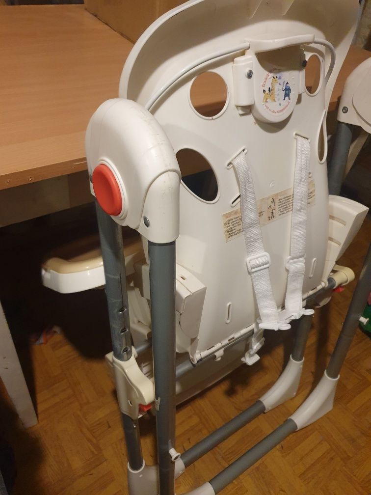 Krzesełko do karmienia dla dziecka stolik
