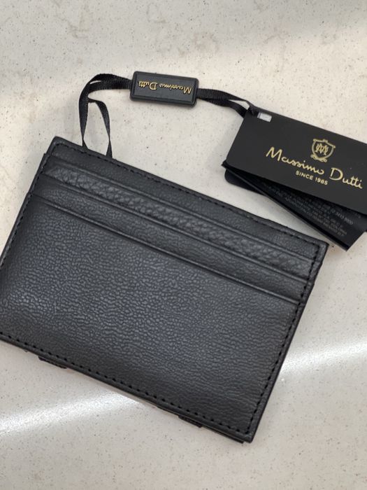 „Magiczny” portfel ze skóry Massimo Dutti