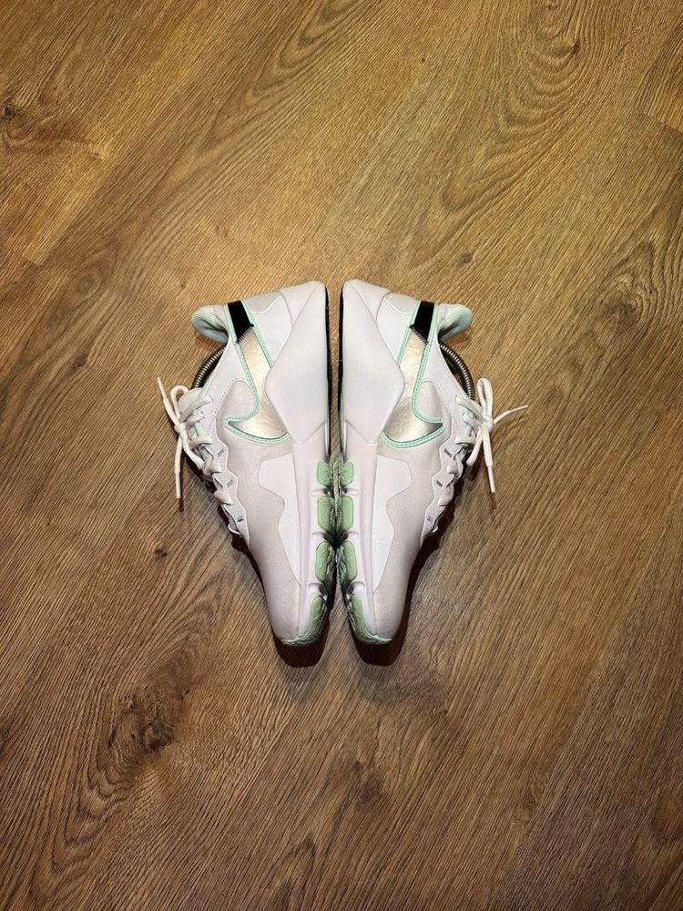 Кросівки Nike Legend Essential 2 White