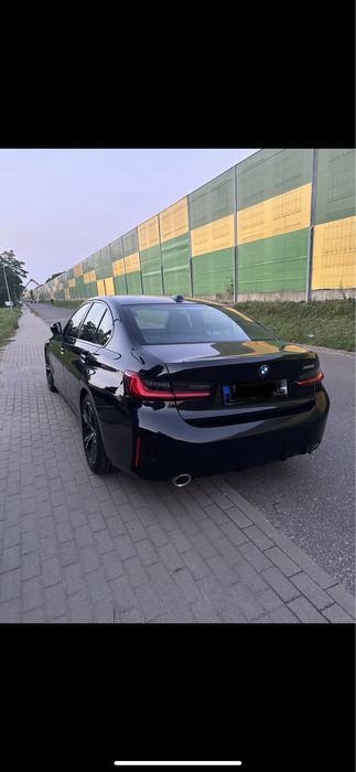 Wynajem pojazdu marki BMW 320i 2024 Mpakiet Tył napęd