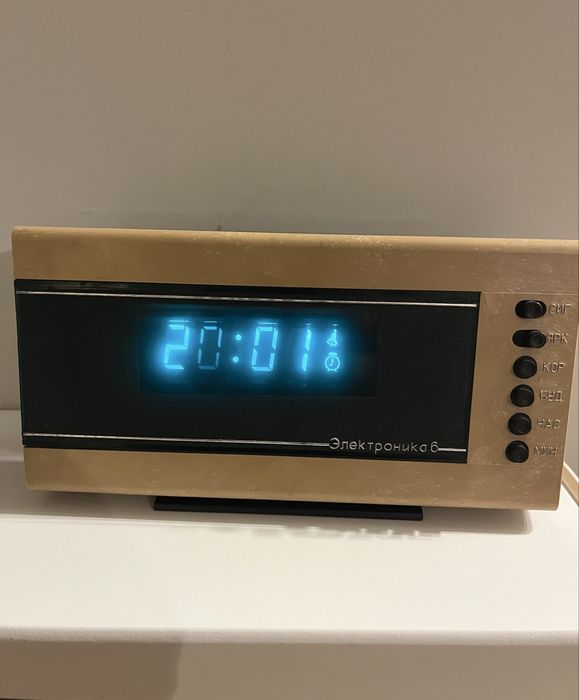 Zegarek budzik ZSRR elektronika z czasów PRL