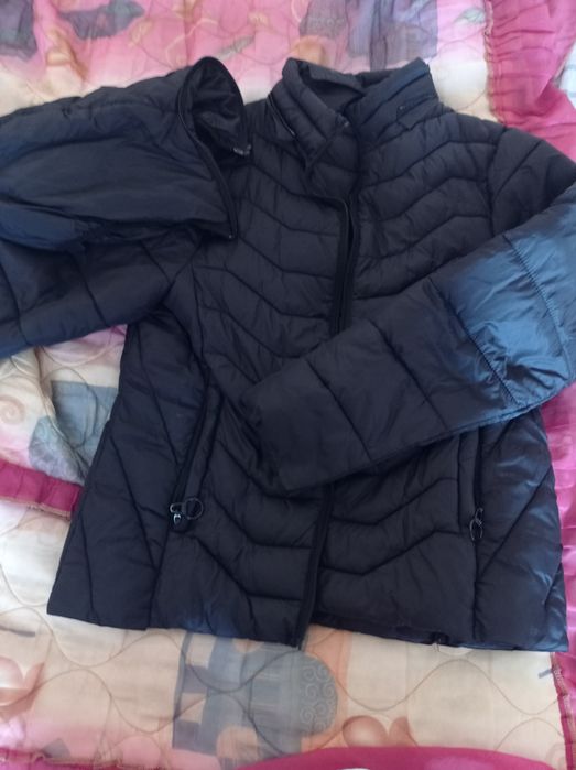 Курточка осіння чорна