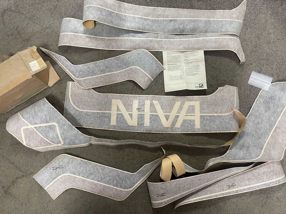 наклейка на ниву ваз 2121.21213 наружная