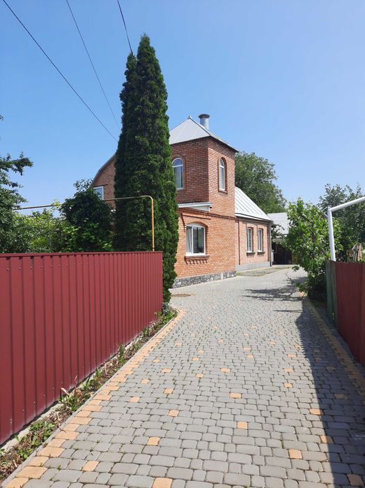 Продаж будинку,збудованого для себе,надійного та продуманого.