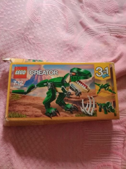 Caixa de LEGO dinossauro 3 em 1 muito bom