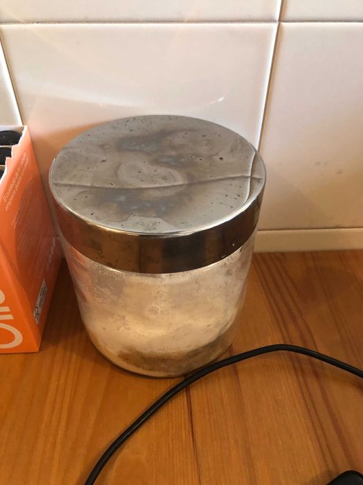 recipiente para sal com tampa cinzenta