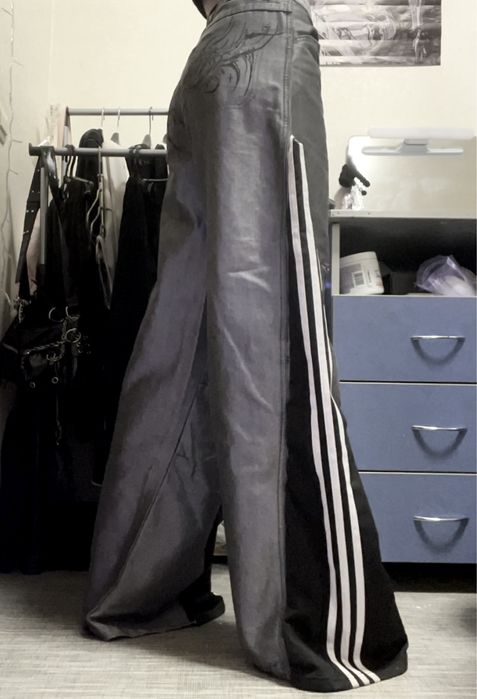 широкие джинсы кастом adidas