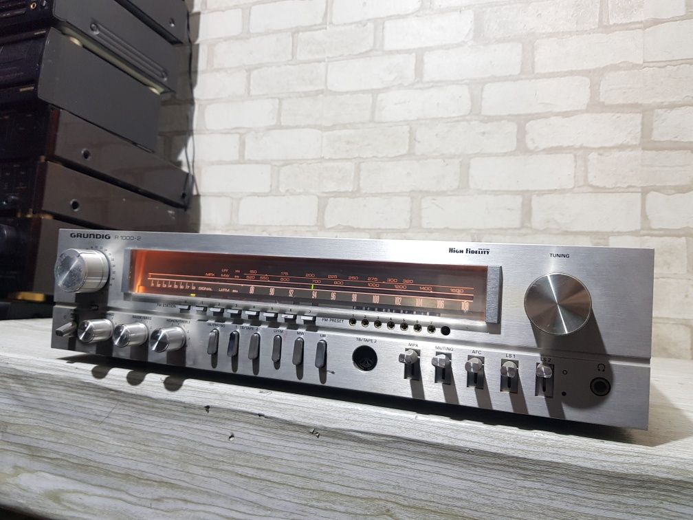 AM/FM Стерео ресивер/підсилювач Grundig R 1000-2 2x35 Вт б/у