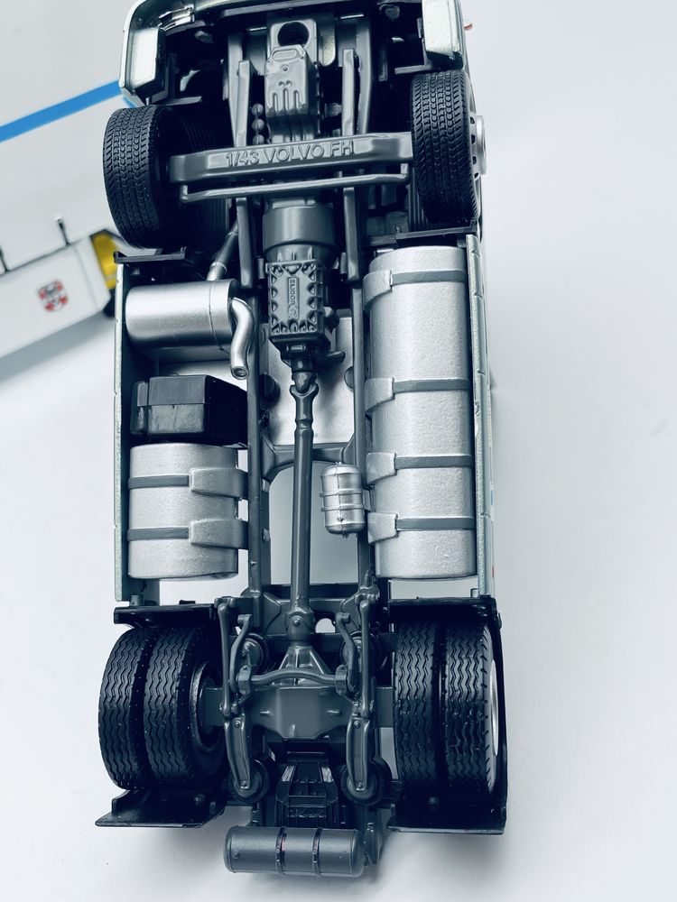 Eligor. 1/43. Volvo FH4 Globetrotter.Полуприцеп.Штора. Фура.