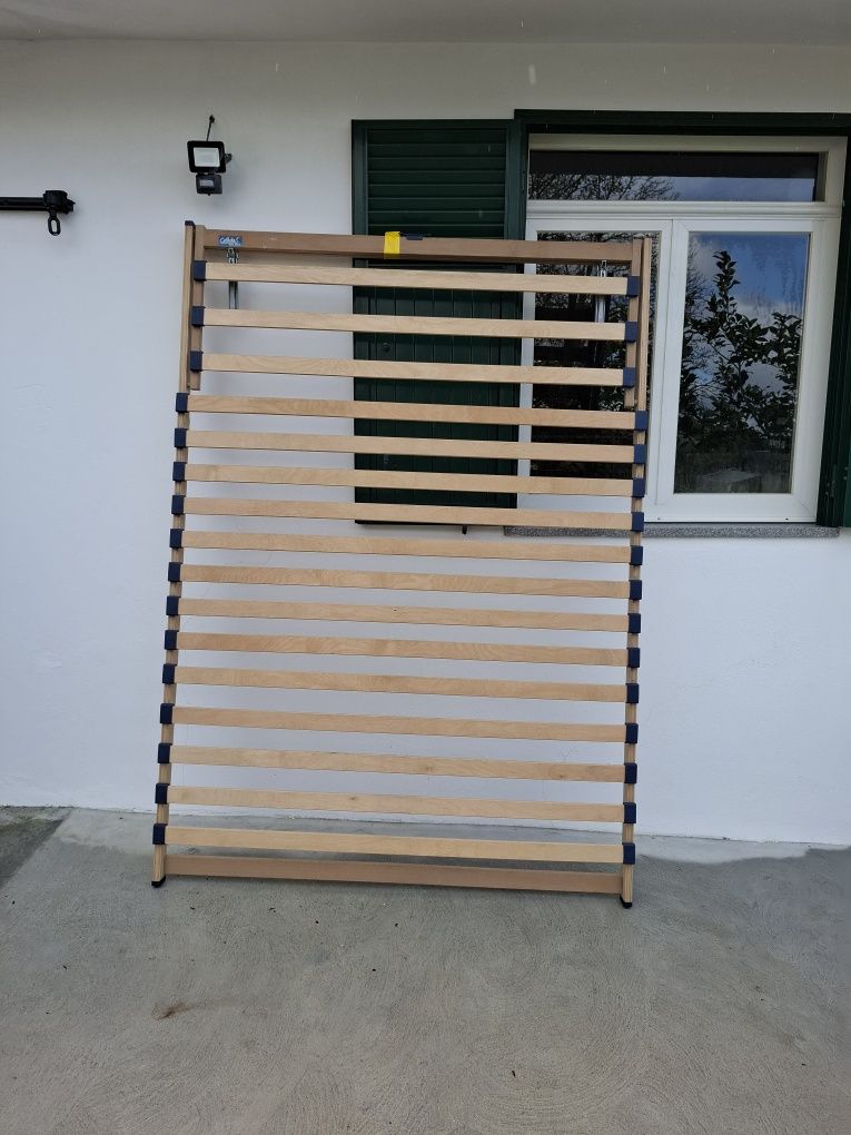 Estrado de 140x200cm com elevação.