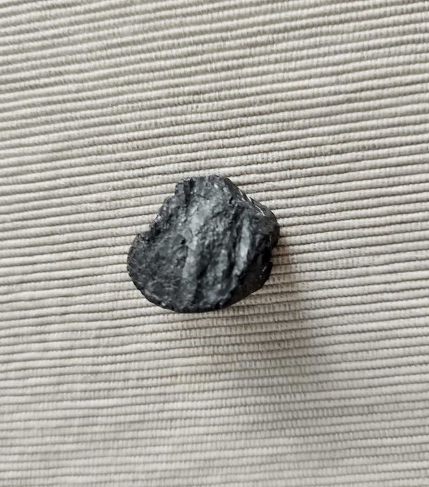 Turmalin czarny bryłka