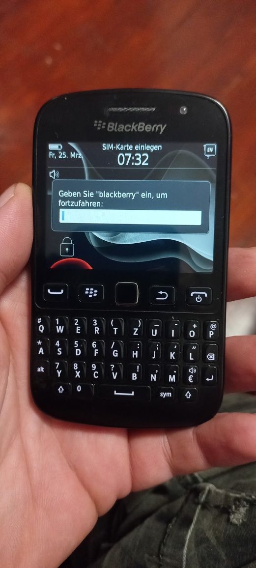 Продам телефон blackberry 9720