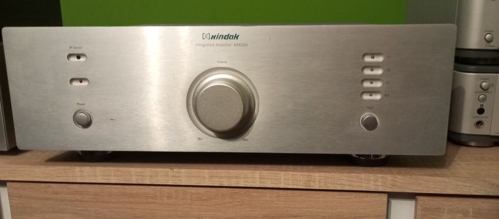 Wzmacniacz hybrydowy Xindak XA6200