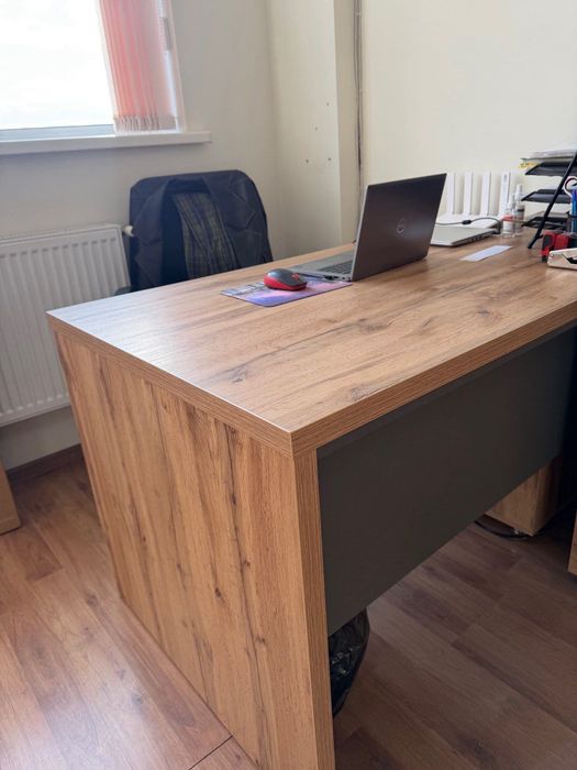 Меблі для офісу (столи з приставними тумбами)