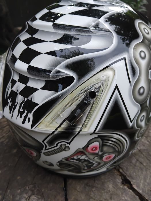 Мотошолом Suomy.