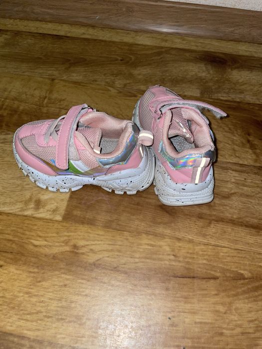 Кросівки дитячі взуття рожеві 22 розмір