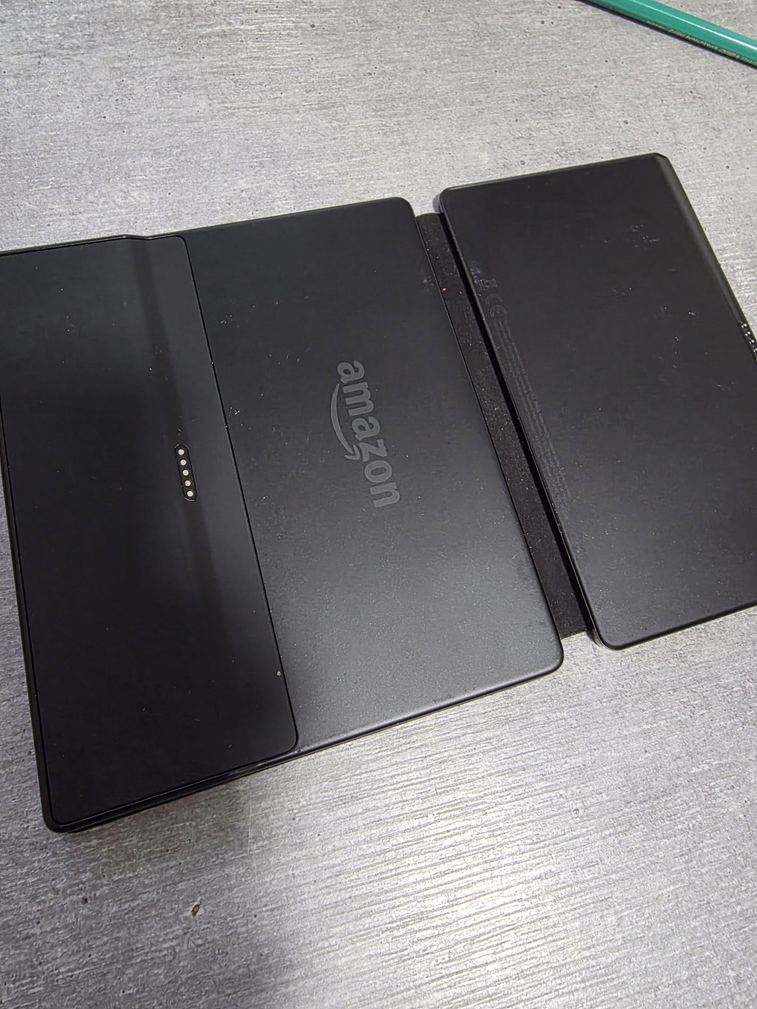 Kindle Oasis 8 покоління. 6 дюйм. Чохол з акумулятором. Як новий