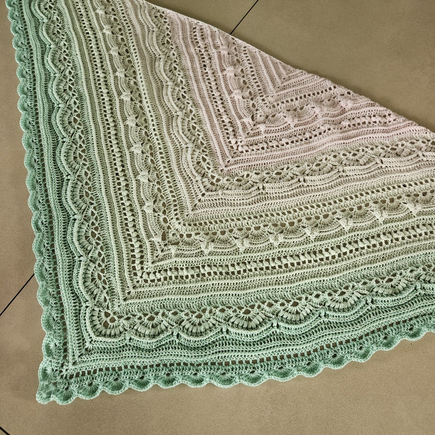 Chusta robiona na szydełku rękodzieło Handmade