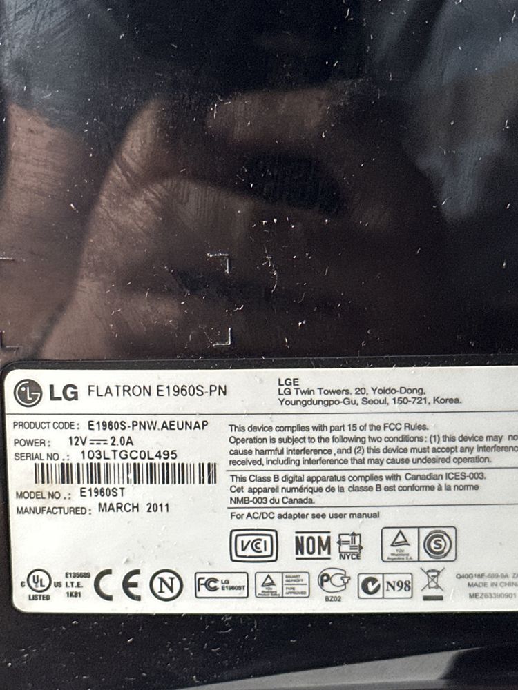 Monitor LG 16 cali