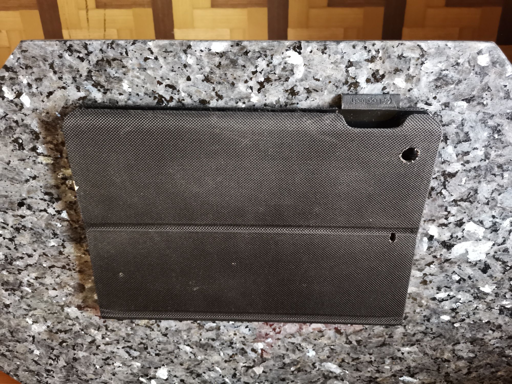 Etui z klawiaturą Logitech Type +do iPada