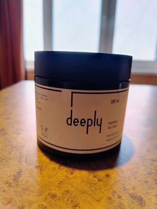 Зволожуюча маска deeply hydrating hair mask