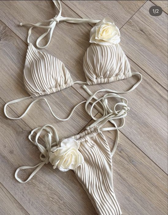 Купальник с розой молочный