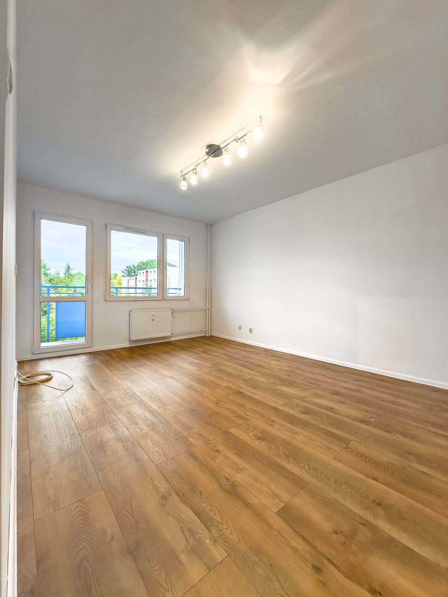 Wynajmę przestronną kawalerkę (37m2) Bytom ul. Łużycka 68