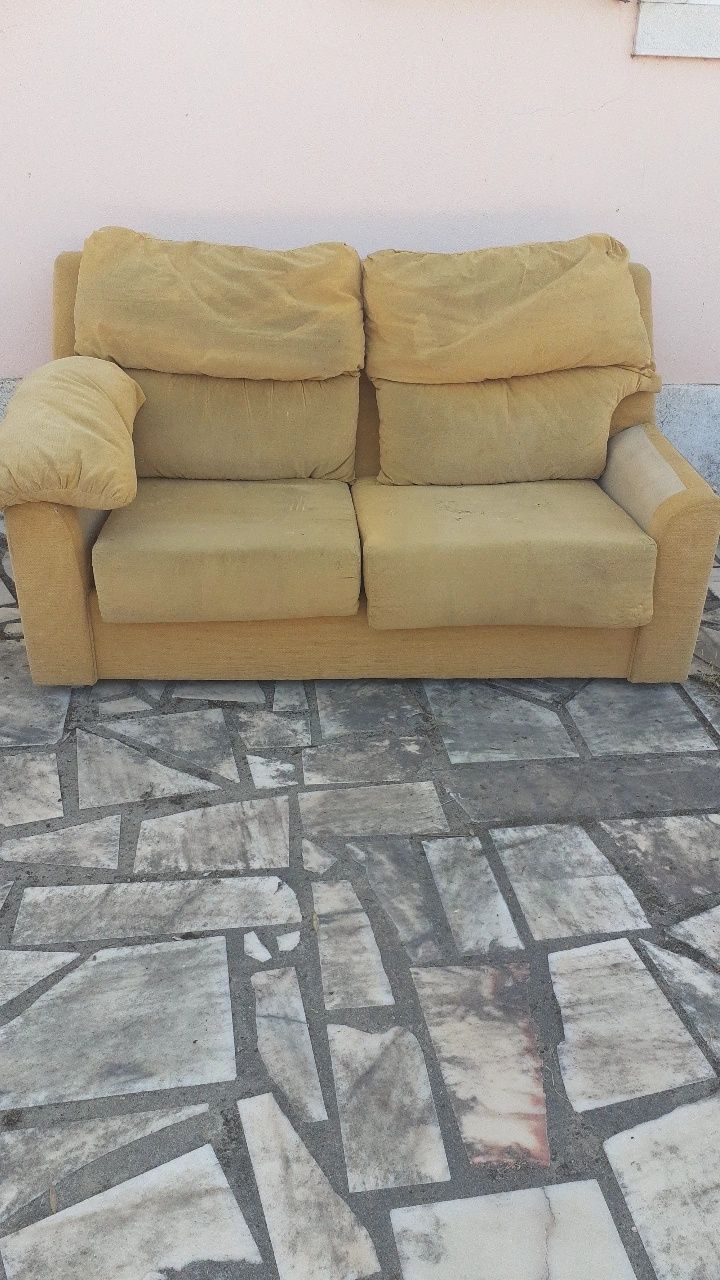 Sofá com cama incluida