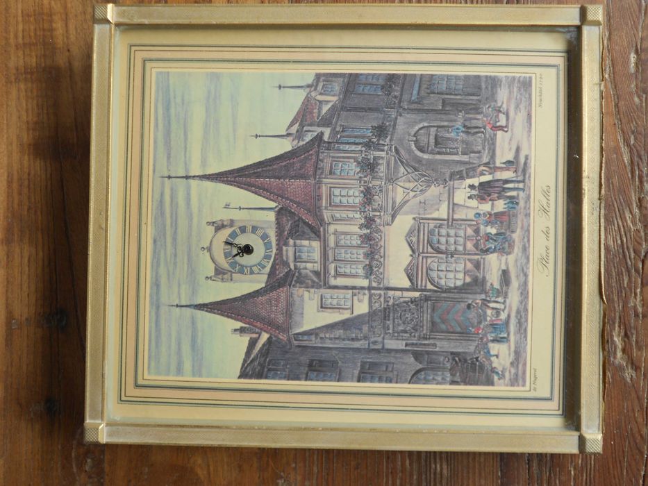 Relogio antigo vintage de mesa feito Suiça