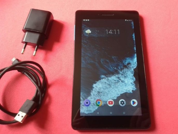 Планшет Lenovo TB-7104F